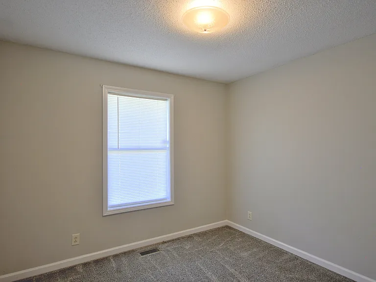 317 Pioneer Dr — Photo 28