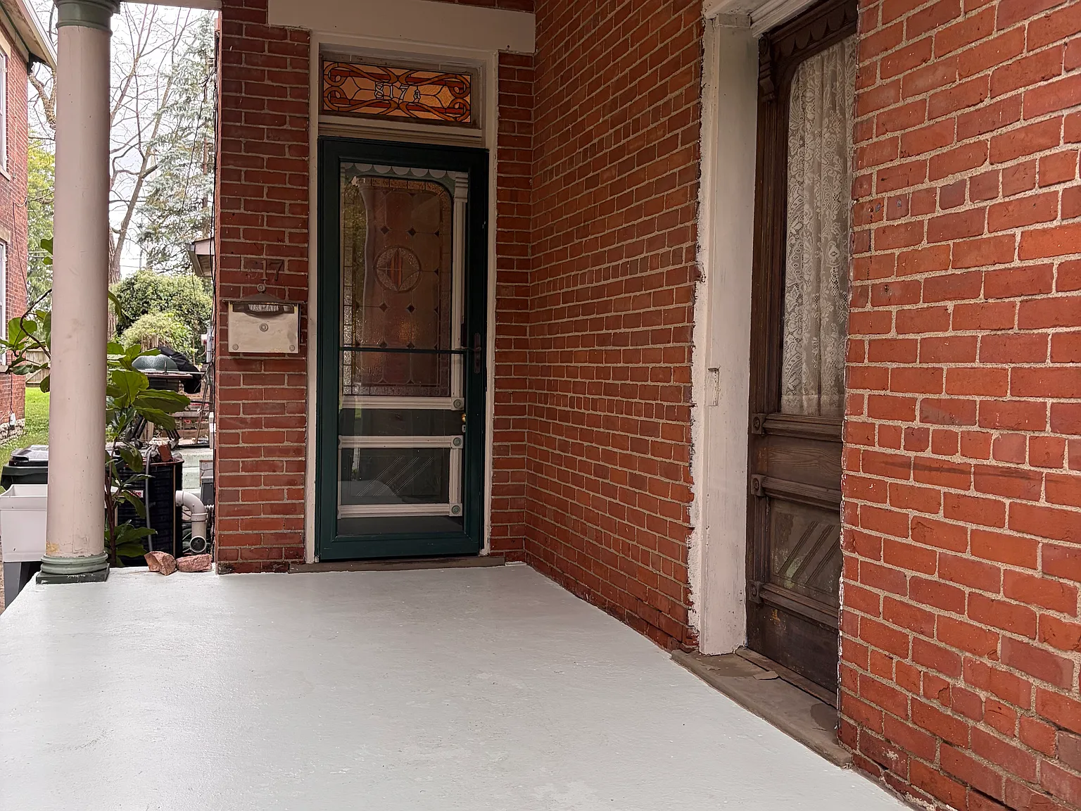 3 bed, 1.5 bath, 2112 sqft, $2,200 — Photo 2