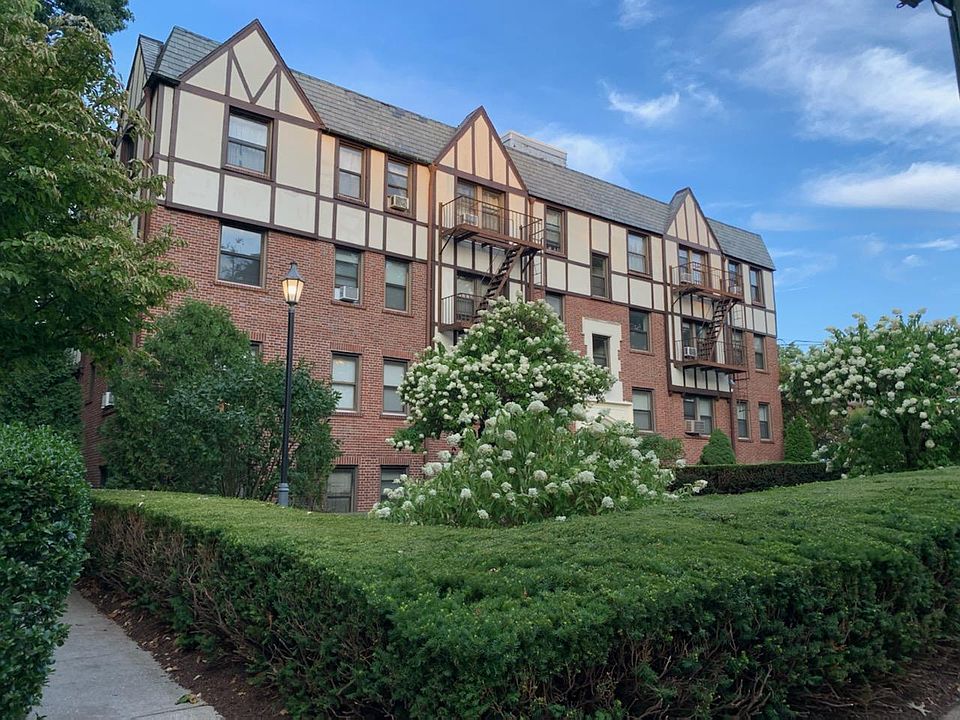 1st image of 5 Greenridge Ave