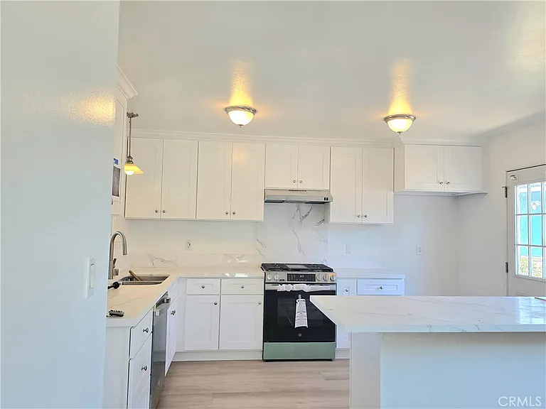 24223 Ambassador Pl — Photo 2