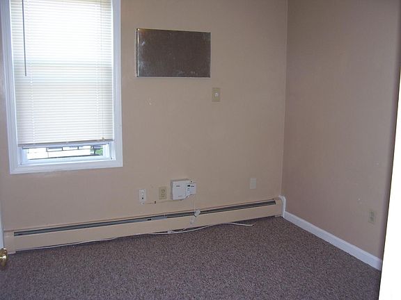 Bedroom that measures 10X10 will not accommodate a king bed