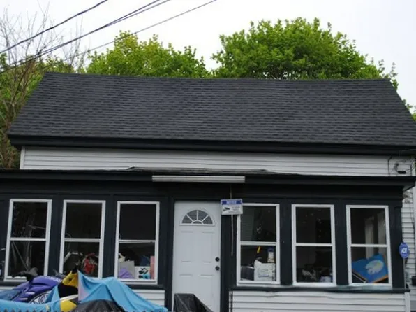 21 Maple St, Rochester, NH 03867
