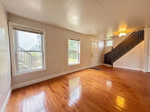 85 Glen St Photo 1