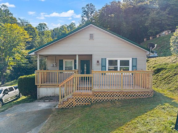 3rd image of 124 Holly Dr
