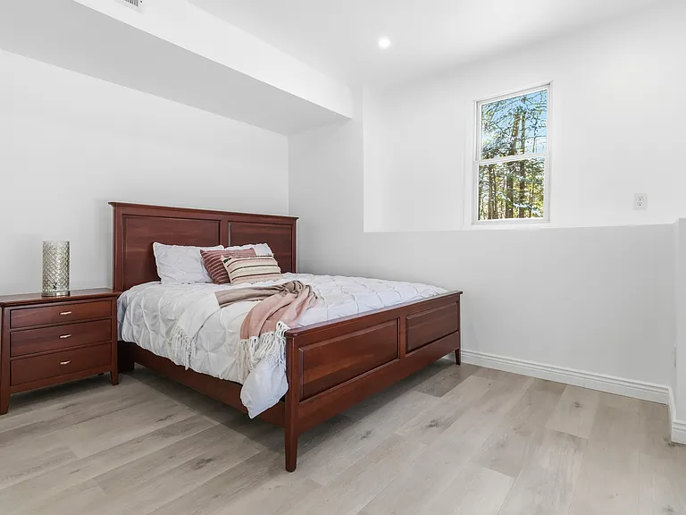 183 Gardner St — Photo 24