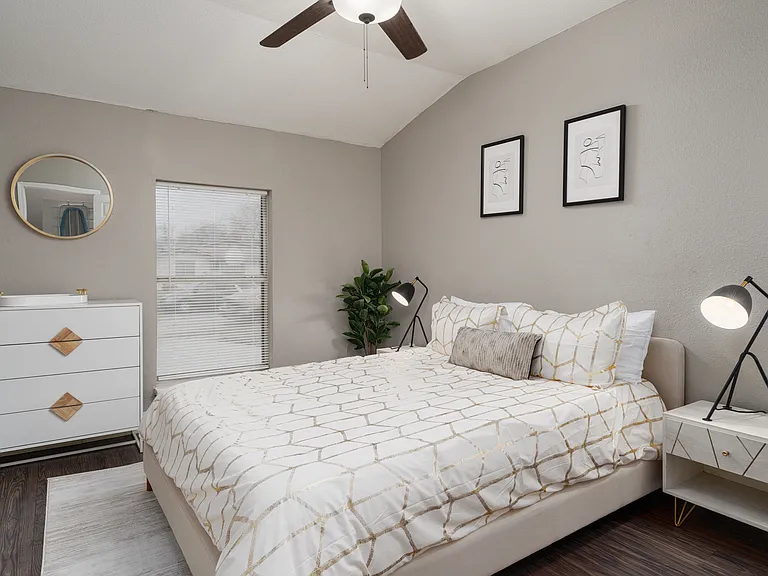 305 Laurelwood Dr — Photo 9