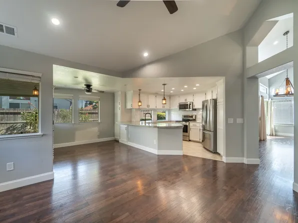1537 E D St, Oakdale, CA 95361