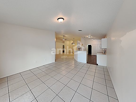 4th image of 935 Welch Hill Cir