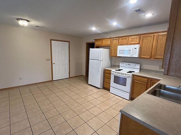 3rd image of 137 Bailey Cir #B