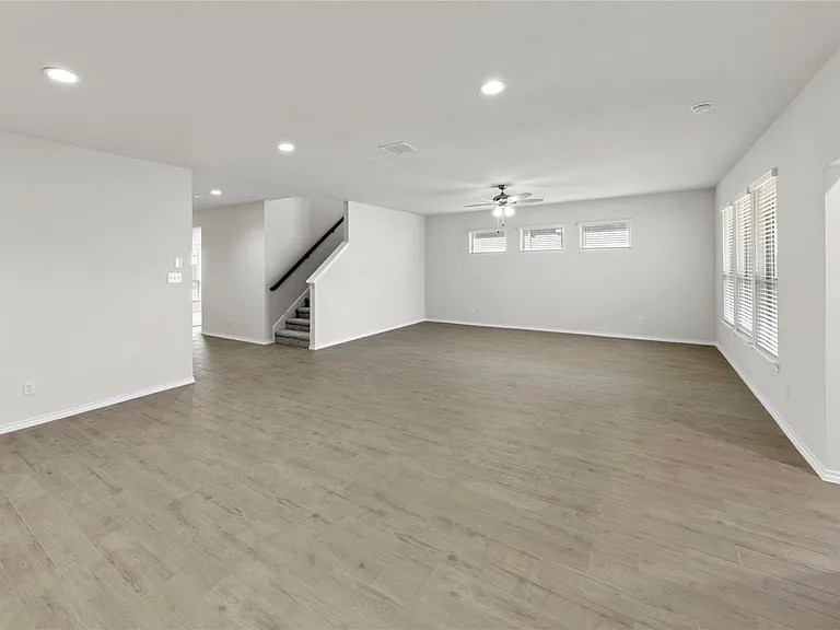 2112 Sesaro Dr — Photo 10