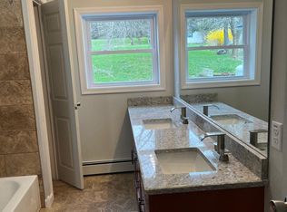 137 Sterling Gardens Dr, Moscow, PA 18444