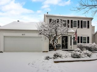 827 Medford Dr, Carol Stream, IL