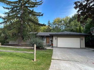 964 Hickory Ln, Neenah, WI 54956