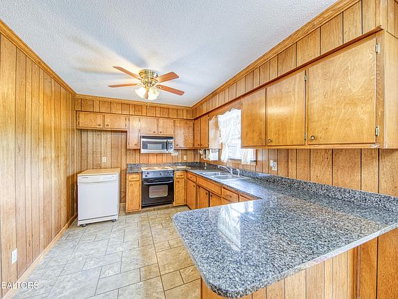 5th image of 1652 Forest Heights Cir