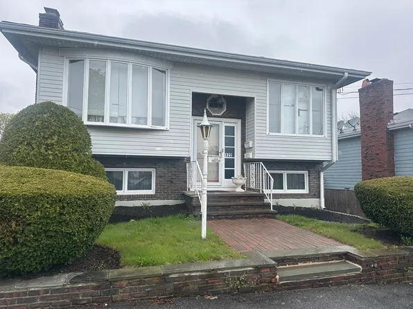 122 Lantern Rd, Revere, MA 02151