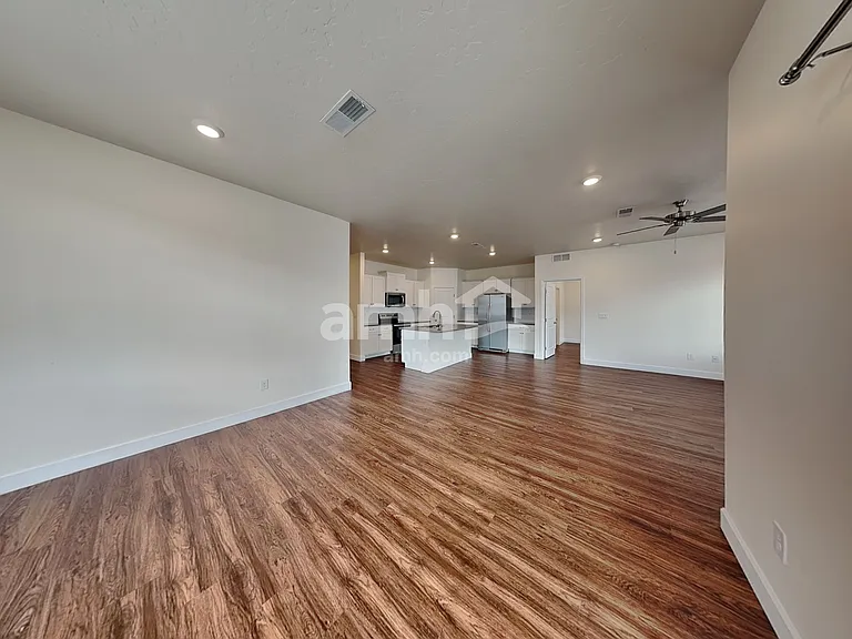 5032 W Milliron Dr — Photo 8