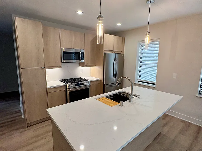 2212 N Cambridge Ave #2212 — Photo 3