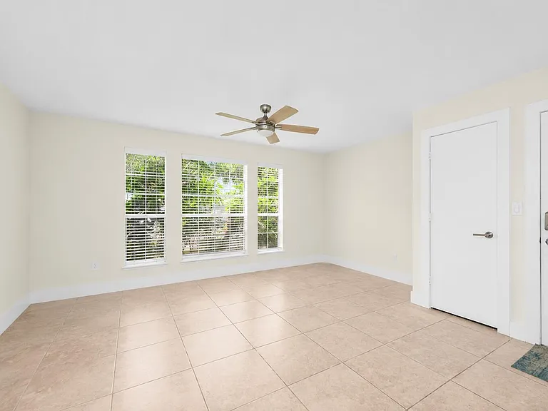 2175 Crystal Way #G — Photo 3