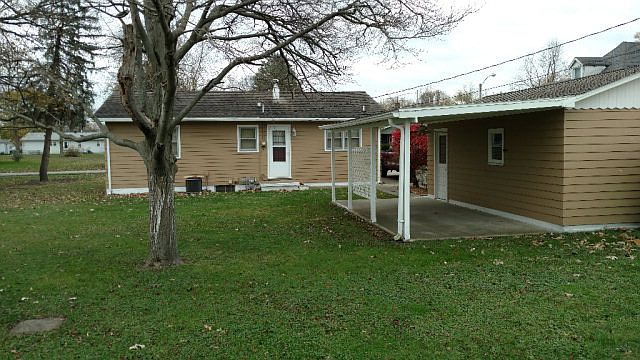 2nd image of 211 E 9th St