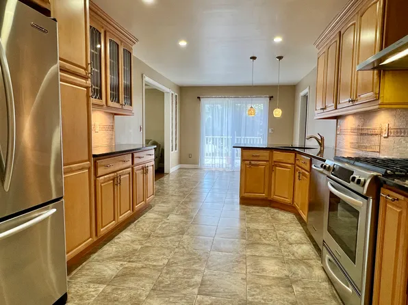 6 White Beeches Dr, Dumont, NJ 07628