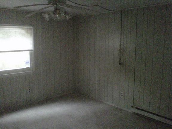 4th image of 12 Beach Ln