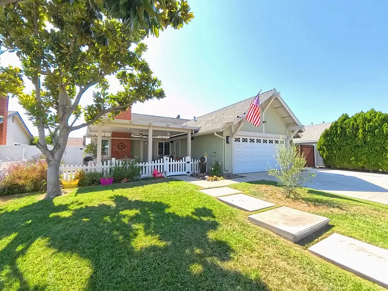 4352 Blueridge Dr — Photo 1