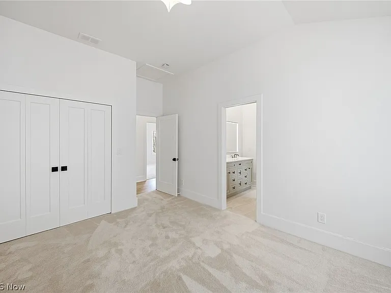 1440 W 57th St — Photo 38
