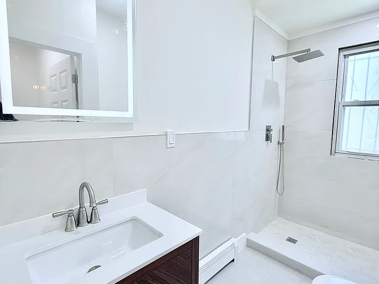 435 E 5th St #1 — Photo 3