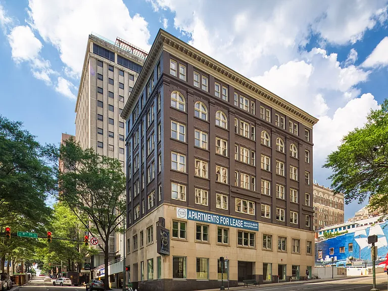 Stumpf Flats on Main — Photo 2