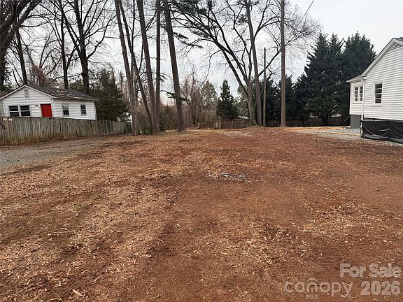 3rd image of 733 Fugate Ave