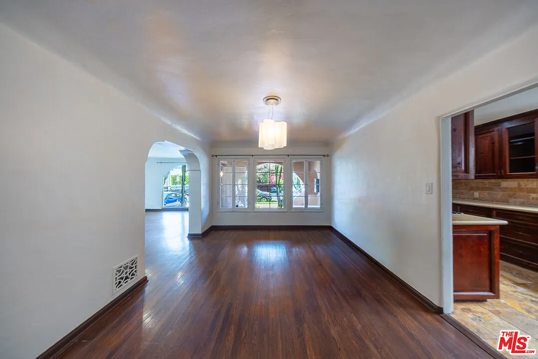 3 bed, 2.0 bath, 1800 sqft, $5,900 — Photo 4