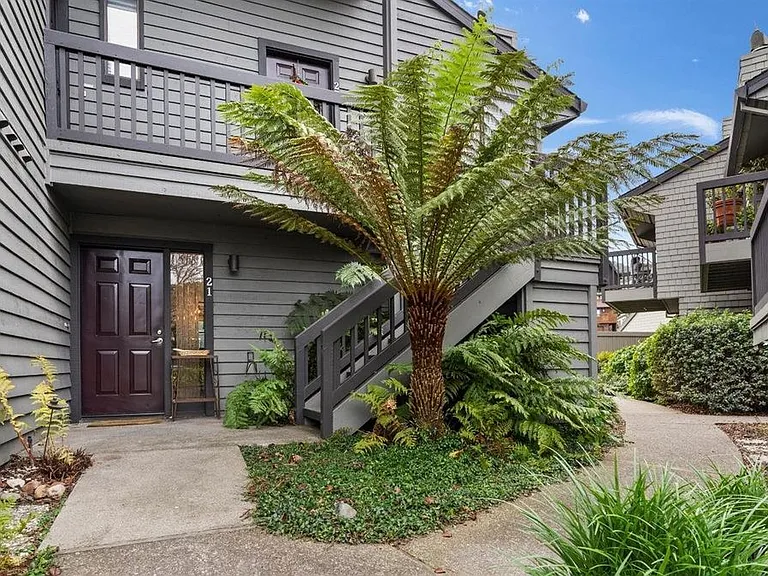 21 Cypress Pl — Photo 1