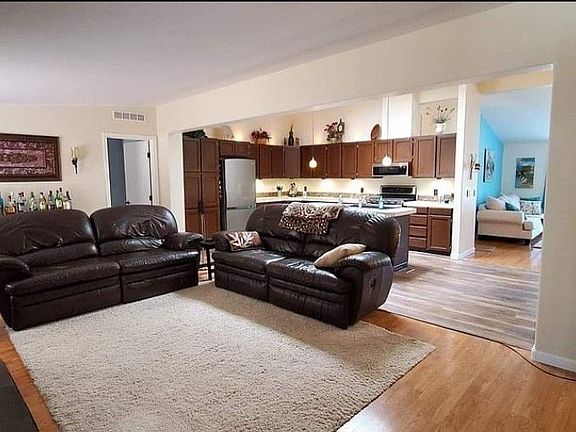 4th image of 478-405 Alta Dr