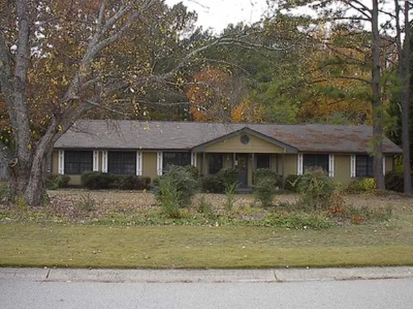 3391 San Antonio Dr, Snellville, GA 30039