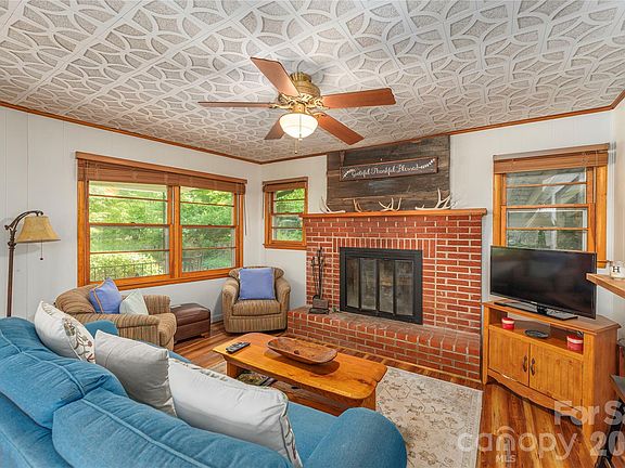 3rd image of 868 Cabin Flats Rd
