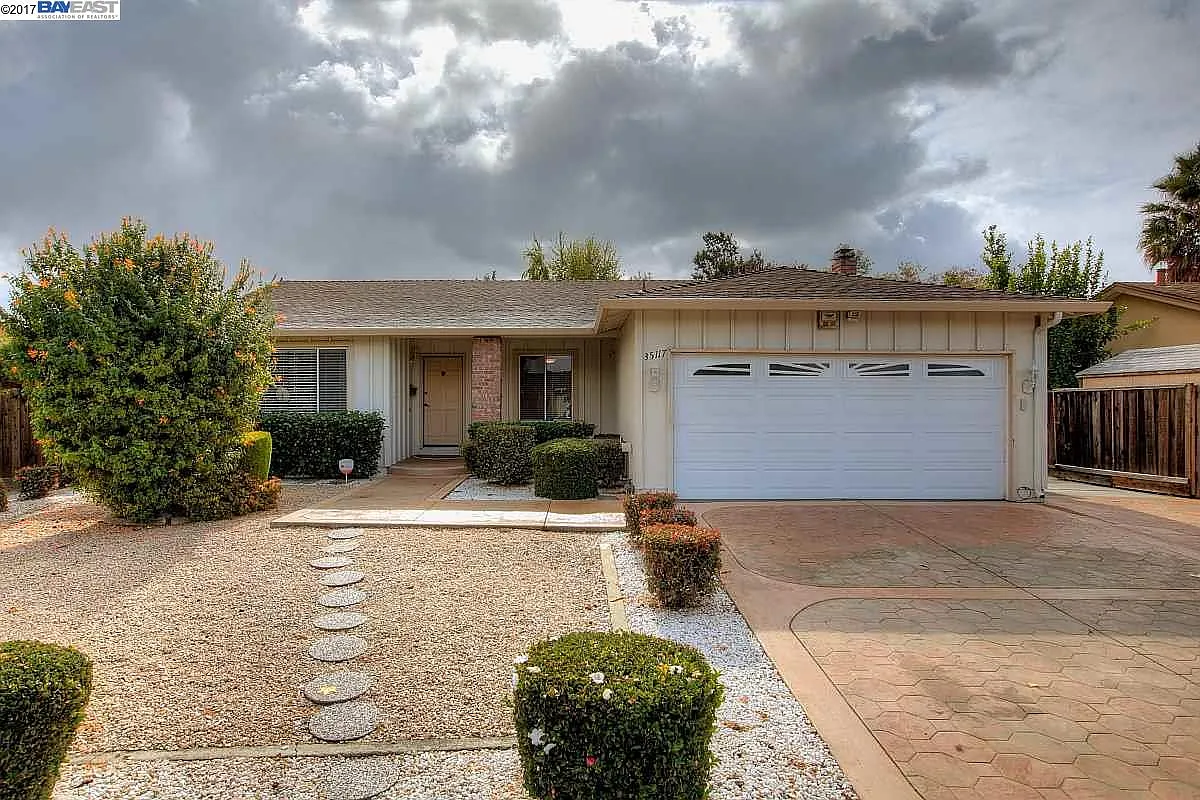35117 Clover St photo 1
