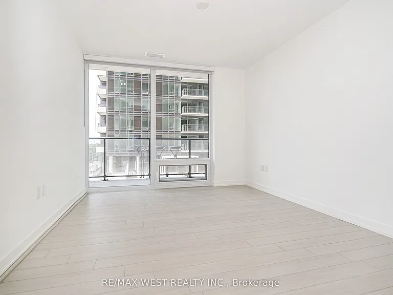 4010 Eglinton Ave W #815 — Photo 7