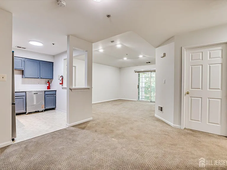 936 Waterford Dr — Photo 14
