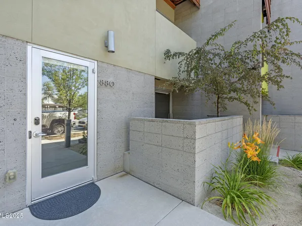 880 S Center St, Reno, NV 89501