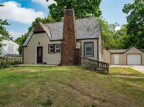 97 N 18th Street, Wyandanch, NY 11798