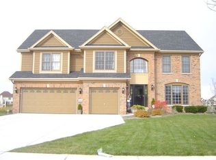 444 N Sycamore Ln, North Aurora, IL 60542