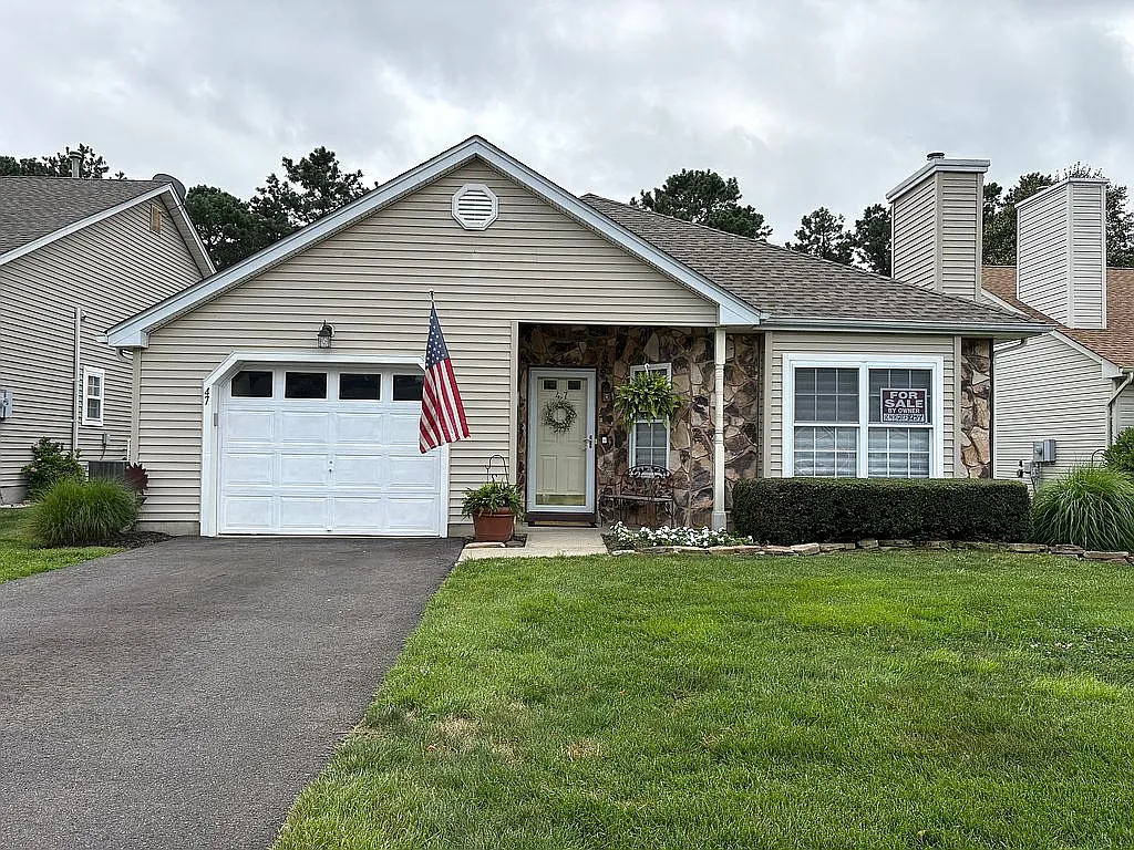 47 Molly Ln photo 1