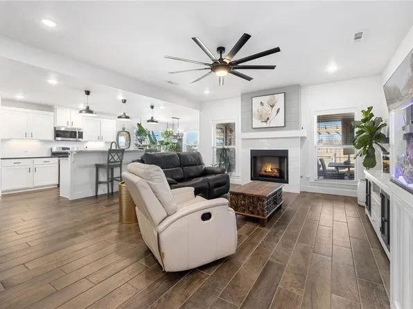 300 Phyllis Farm Rd, Prairie Grove, AR 72753
