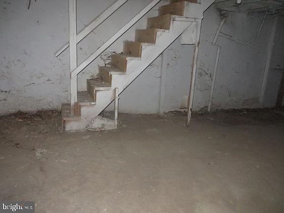 5th image of 5340 W Oxford St