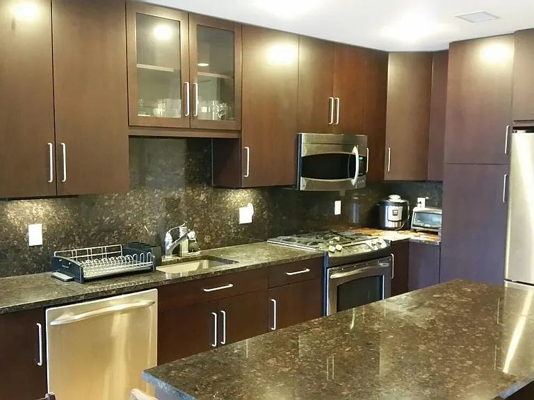 8220 Crestwood Heights Dr — Photo 18
