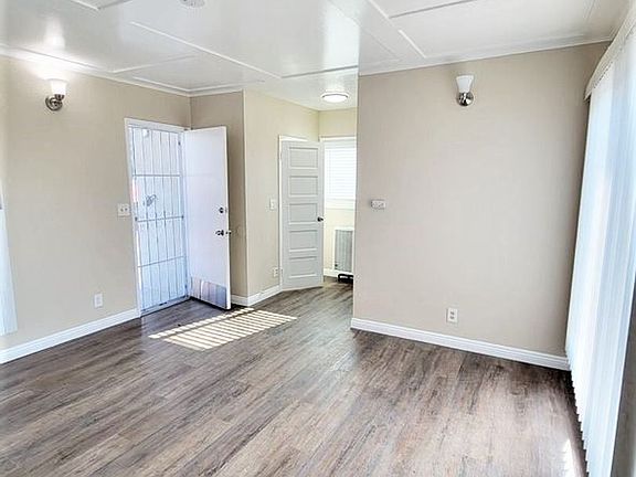 3rd image of 2562 Cedar Ave