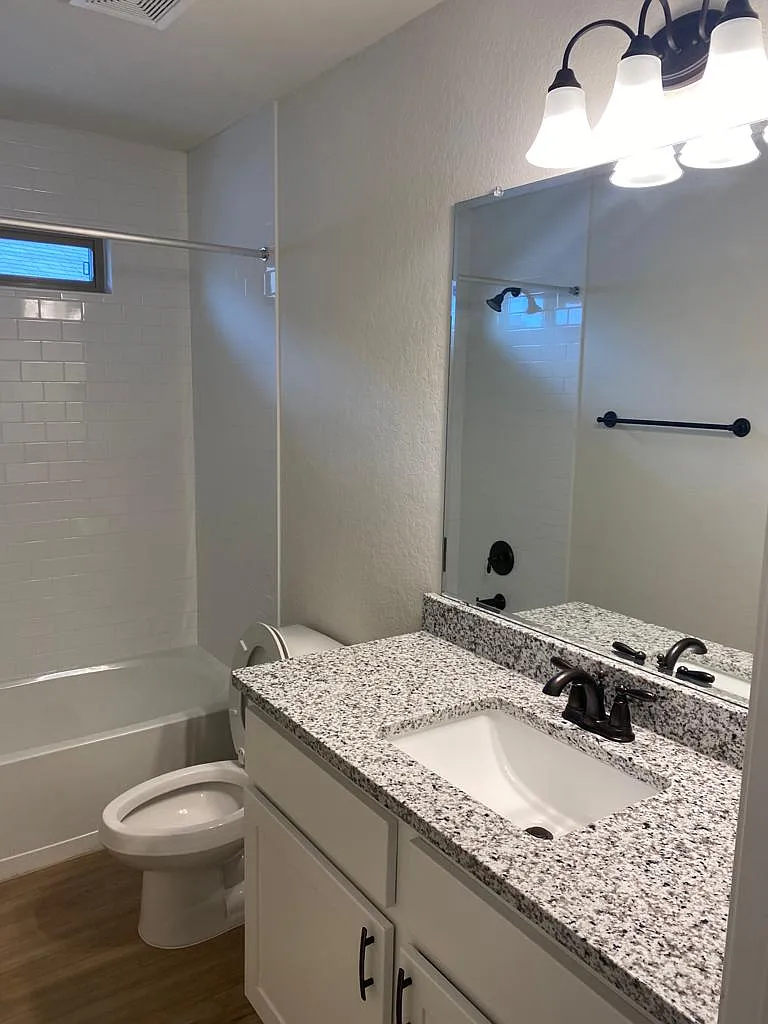 3 bed, 2.5 bath, 1357 sqft, $1,520 — Photo 4