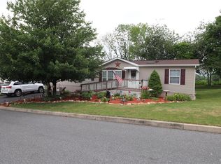 4176 Bunker Hill Ln W, Walnutport, PA 18088