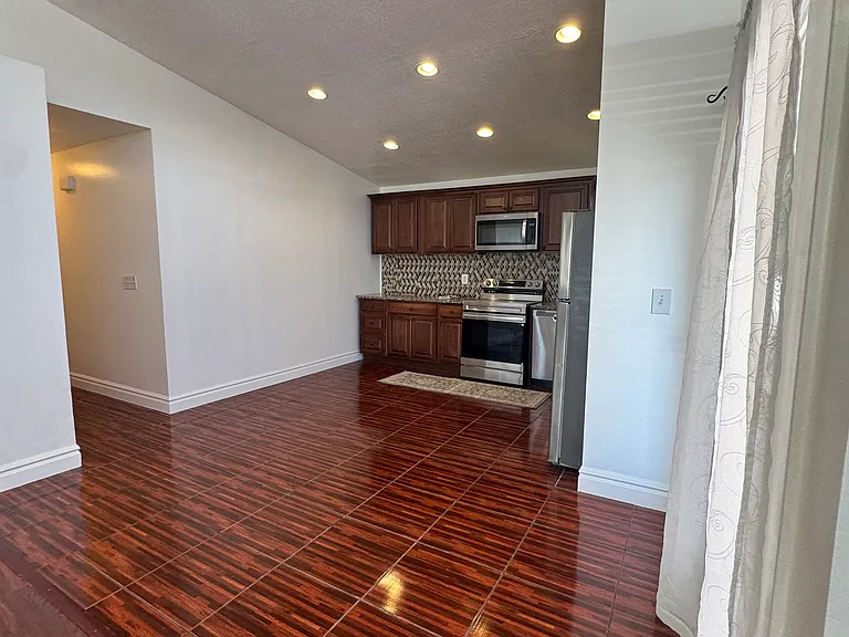 3720 S Hampshire Cir — Photo 6