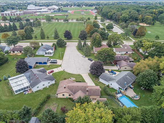 2nd image of 1076 Memorial Ct